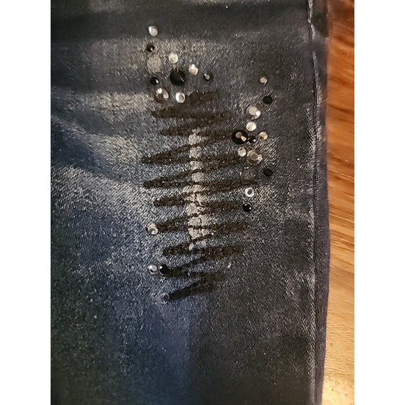 Jordache Girls Jeans Size 6 Blue Stylish Embroidery Low Rise Distressed Skinny - Picture 3 of 7